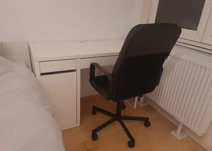 Bright And Cozy Room Next To The Airport Petit