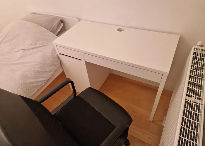 Bright And Cozy Room Next To The Airport Petit